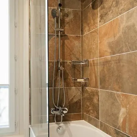 Cavalier Des Lions 2bed 2 And Half Baths Apartment Paris